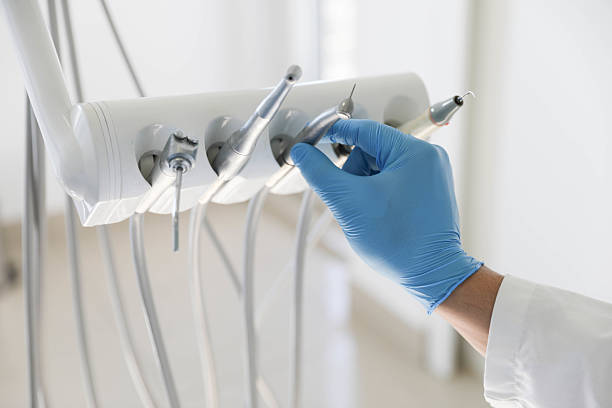 Professional Tooth Extraction technician working in Los Chaves, NM